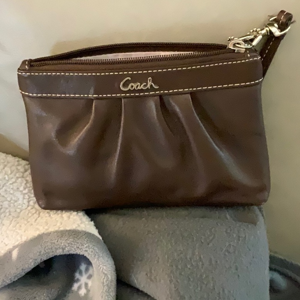 Coach F43431 brown pleated leather medium clutch wristlet. nwot!